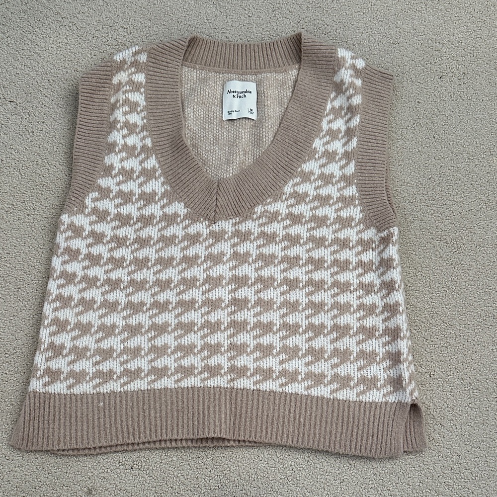 Women's V-Neck Sweater Vest in Tan and White